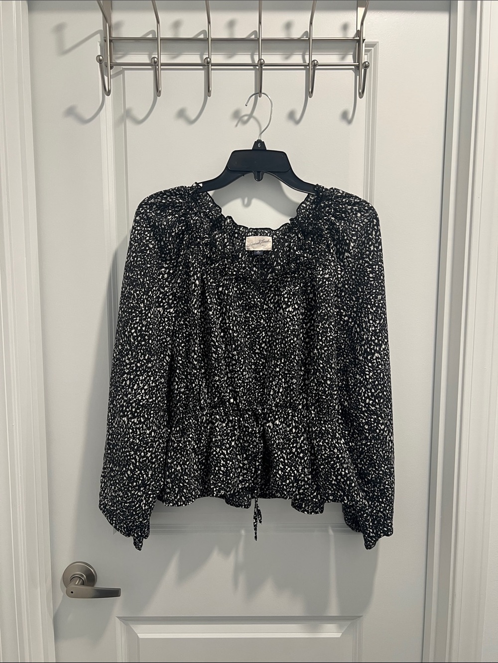 Universal Thread Top Size Medium New with Tags